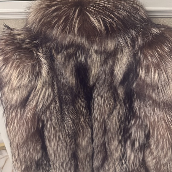 Silver Fox fur Saga Fox coat - Picture 3 of 12